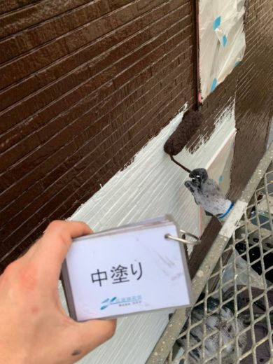 奈良葛城市Y様邸　外壁塗装・屋根塗装・ベランダ防水工事 外壁塗装中塗り②