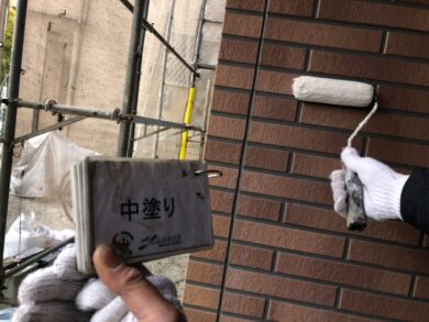 奈良大和高田市H様　外壁塗装工事 外壁塗装中塗り