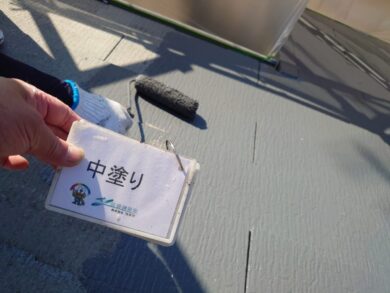 奈良香芝市U様邸　外壁塗装・屋根塗装・防水工事 屋根中塗り