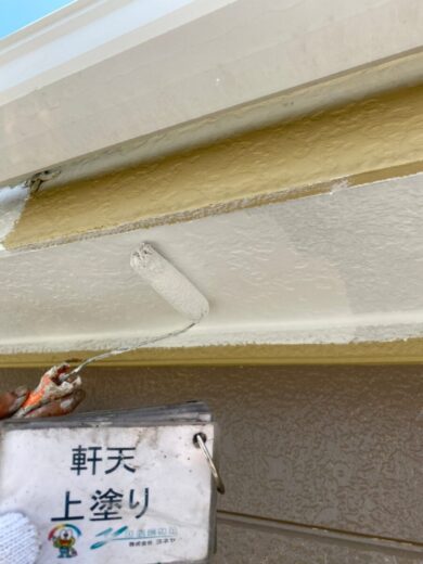 奈良香芝市S様邸　外壁塗装・屋根塗装工事 軒天上塗り