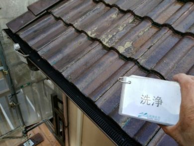 奈良県北葛城郡王寺町Ｋ様邸　外壁塗装・屋根塗装・防水工事 屋根部の塗装　洗浄
