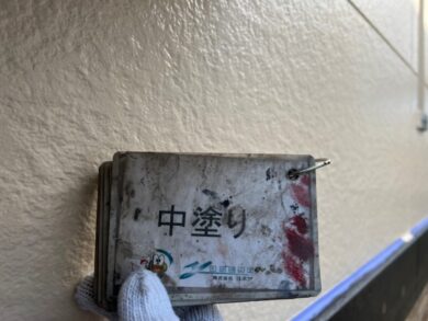 奈良県大和高田市T様邸　外壁塗装・屋根塗装・防水工事 外壁中塗り