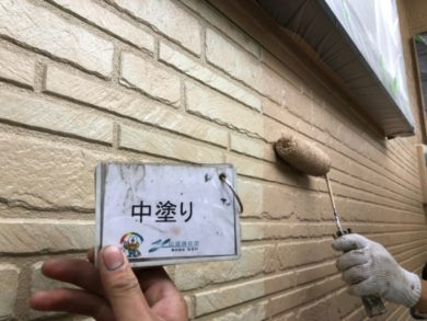奈良香芝市N様　外壁塗装・屋根塗装・防水工事 外壁塗装中塗り