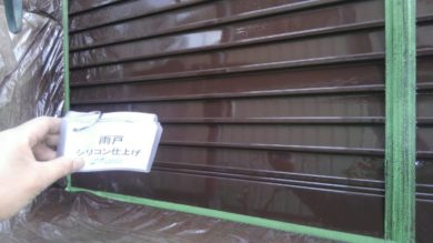 奈良県香芝市M様邸　外壁塗装工事 雨戸　シリコン仕上げ