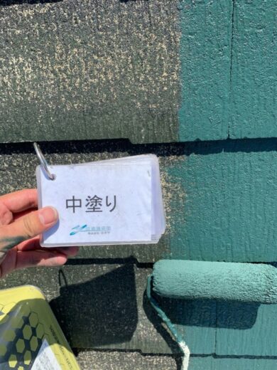 奈良香芝市K様邸　外壁塗装・屋根塗装・防水工事 屋根塗装中塗り