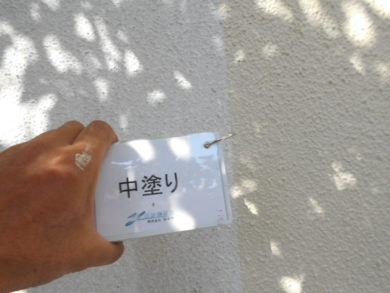 奈良北葛城郡広陵町U様邸　外壁塗装・ベランダ防水・外塀塗装工事 外壁塗装中塗り