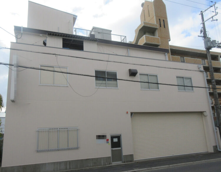奈良の香芝市の株式会社ヨネヤの外壁塗装と屋根塗装のベージュ