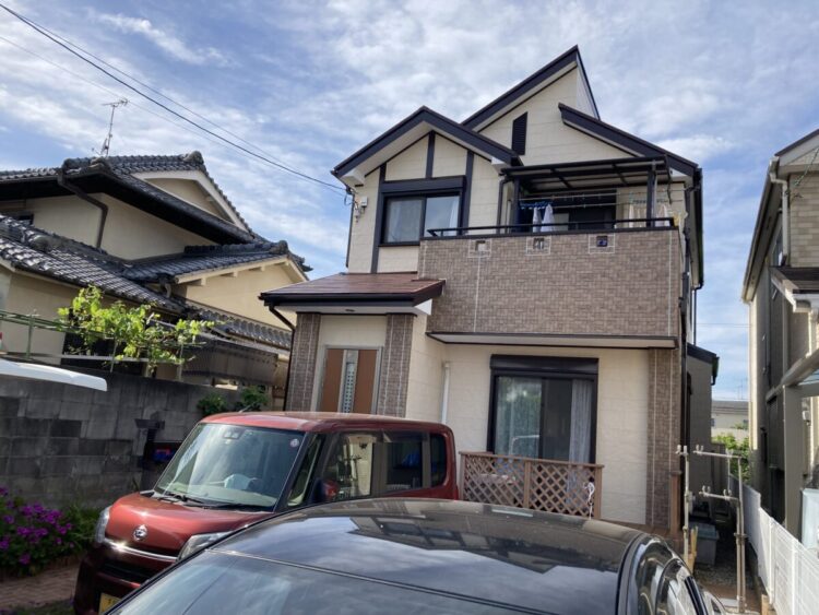 奈良の香芝市の株式会社ヨネヤの外壁塗装と屋根塗装の現場の作業風景