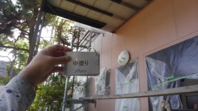 奈良県葛城市O様邸　外壁塗装・屋根葺き替え工事 外壁塗装　中塗り