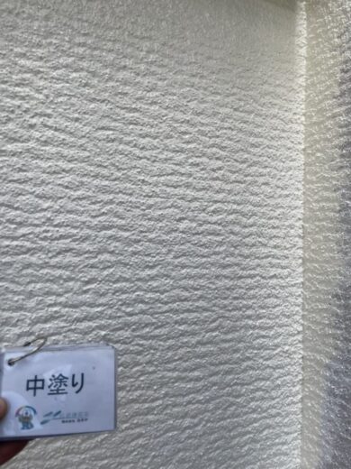 奈良生駒郡三郷町I様　外壁塗装・屋根塗装 外壁中塗り