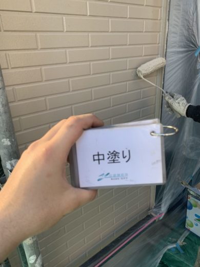 奈良北葛城郡河合町S様邸　外壁塗装・屋根塗装・ベランダ防水工事 外壁塗装中塗り