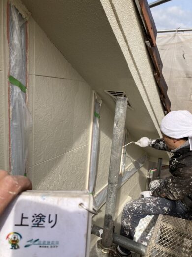 奈良県生駒郡斑鳩町H様邸　外壁塗装・屋根塗装・防水工事 外壁上塗り