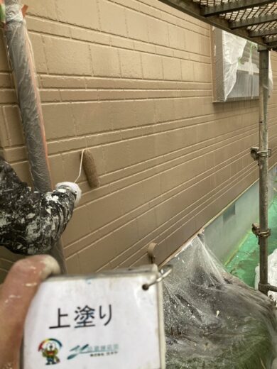 奈良県生駒郡斑鳩町H様邸　外壁塗装・屋根塗装・防水工事 外壁上塗り