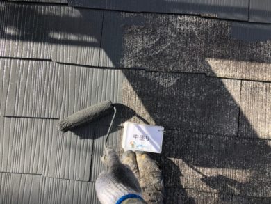 奈良御所市H様邸　外壁塗装・屋根塗装・ベランダ防水工事 屋根塗装中塗り