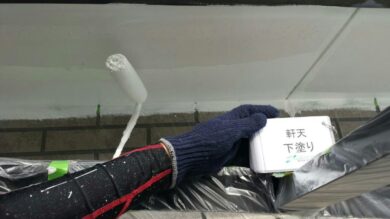 奈良葛城市R様　外壁塗装・屋根塗装・防水工事 軒天下塗り