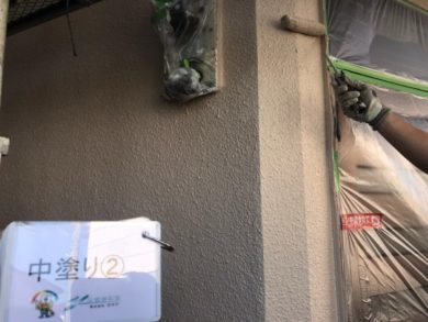 奈良北葛城郡上牧町S様　外壁塗装・屋根塗装・防水工事 外壁塗装中塗り2回目