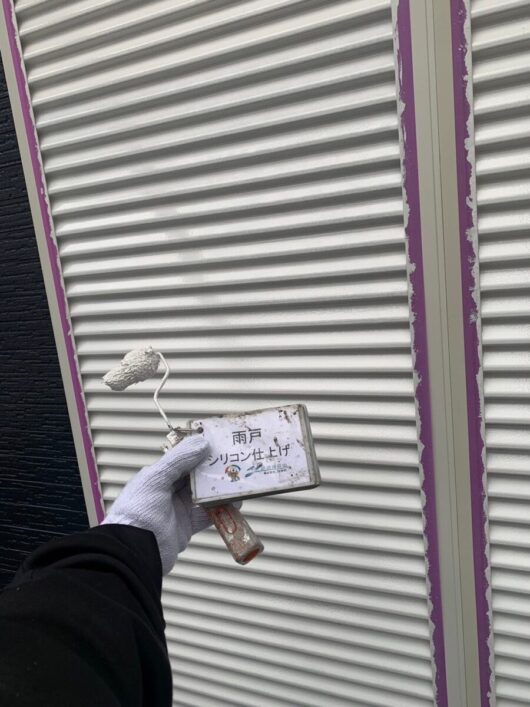 京都府木津川市M様邸　外壁塗装・屋根塗装工事 雨戸　シリコン仕上げ