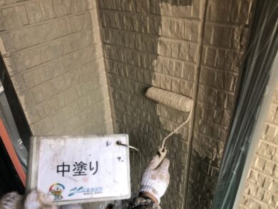 奈良北葛城郡上牧町M様　外壁塗装工事 外壁塗装中塗り