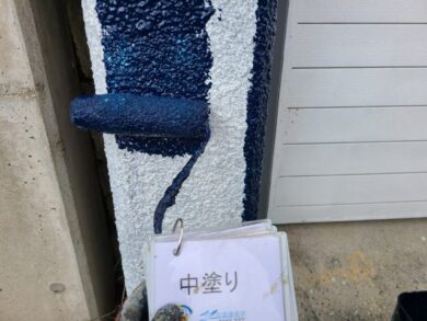 奈良香芝市Y様邸　外壁塗装・屋根塗装・防水工事 外壁中塗り