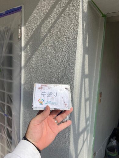 奈良県大和高田市N様邸　外壁塗装・屋根塗装工事 外壁中塗り