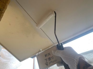 奈良香芝市O様邸　外壁塗装・屋根塗装・防水工事 軒天下塗り