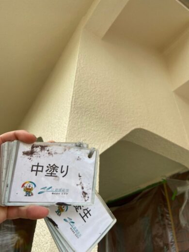 奈良県葛城市K様邸　外壁塗装・屋根塗装工事 外壁中塗り