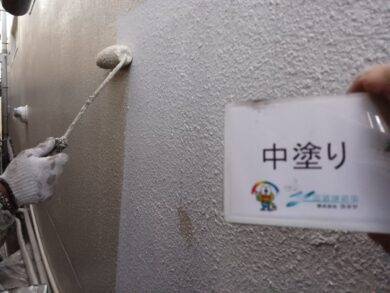 奈良県橿原市A株式会社様（オフィスビル）　外壁塗装工事 外壁中塗り