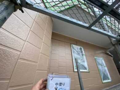 奈良県香芝市F様邸　外壁塗装・屋根塗装工事 外壁中塗り