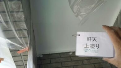 奈良葛城市R様　外壁塗装・屋根塗装・防水工事 軒天上塗り