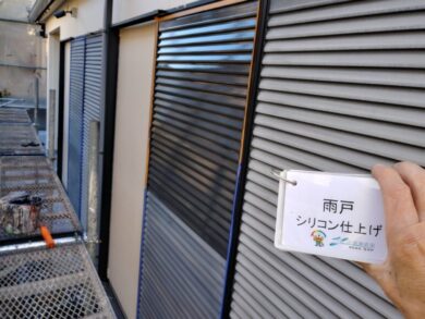 奈良県北葛城郡王寺町H様邸　外壁塗装工事 雨戸シリコン仕上げ