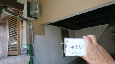 奈良県香芝市T様邸　外壁塗装工事 外壁塗装中塗り