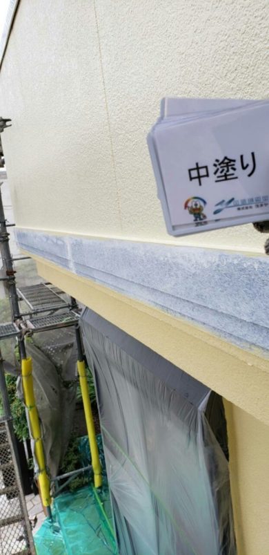 奈良県香芝市H様邸　外壁塗装・防水工事 外壁塗装　中塗り