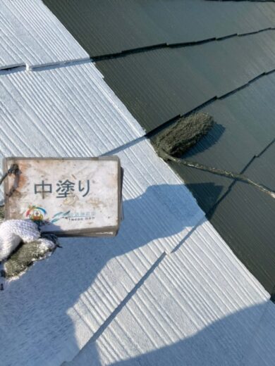 奈良香芝市S様邸　外壁塗装・屋根塗装工事 屋根中塗り