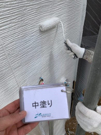 奈良奈良市M様邸　外壁塗装・屋根塗装・防水工事 外壁塗装中塗り