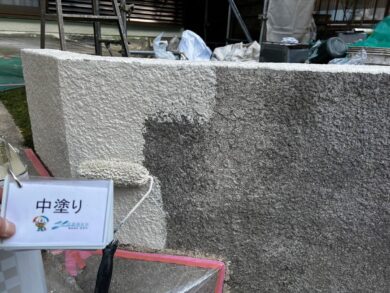 奈良県北葛城郡王寺町E様邸　外壁塗装・屋根塗装工事 中塗り