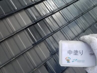 奈良香芝市H様邸　外壁塗装・屋根塗装工事 屋根中塗り
