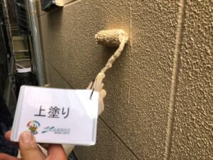 現場の作業風景 外壁塗装上塗り 現場の作業風景 外壁塗装上塗り