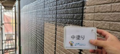 奈良県香芝市N様邸　外壁塗装・屋根塗装工事 外壁中塗り