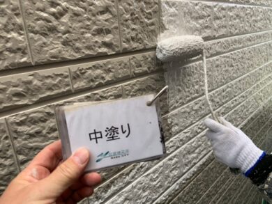 奈良大和高田市O様　外壁塗装工事 外壁中塗り
