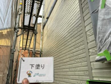 奈良県大和高田市I様邸　外壁塗装・屋根塗装・防水工事 外壁下塗り
