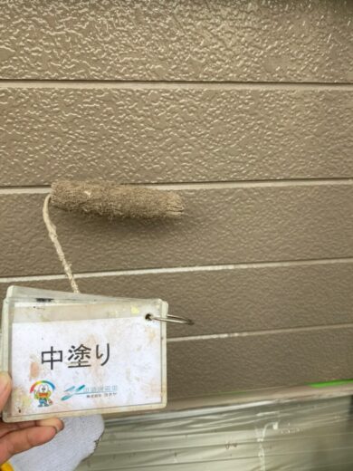奈良香芝市S様邸　外壁塗装・屋根塗装工事 外壁中塗り