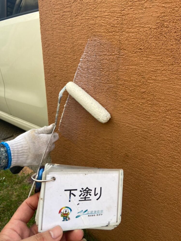 奈良の香芝市の株式会社ヨネヤの外壁塗装と屋根塗装の下塗り