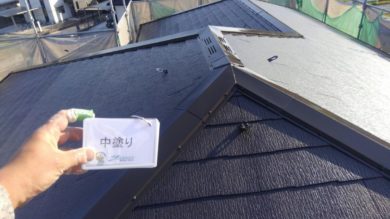 奈良県生駒郡三郷町F様邸　外壁塗装・屋根塗装・防水工事 屋根塗装　中塗り