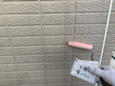 奈良香芝市T様邸　外壁塗装・屋根塗装工事 外壁下塗り