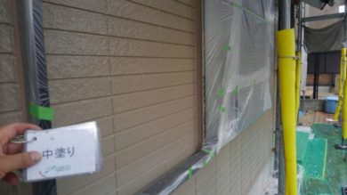 奈良県葛城市M様邸 　外壁塗装・屋根塗装・防水工事 外壁塗装中塗り