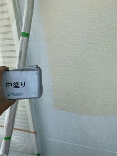 奈良香芝市K様邸　外壁塗装・屋根塗装・防水工事 2F外壁塗装中塗り