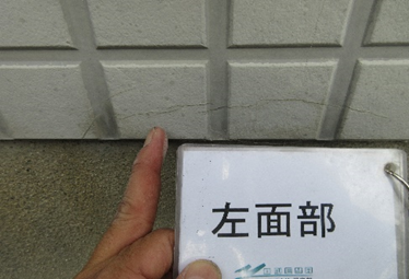 奈良の香芝市の株式会社ヨネヤの外壁塗装と屋根塗装のひび割れ